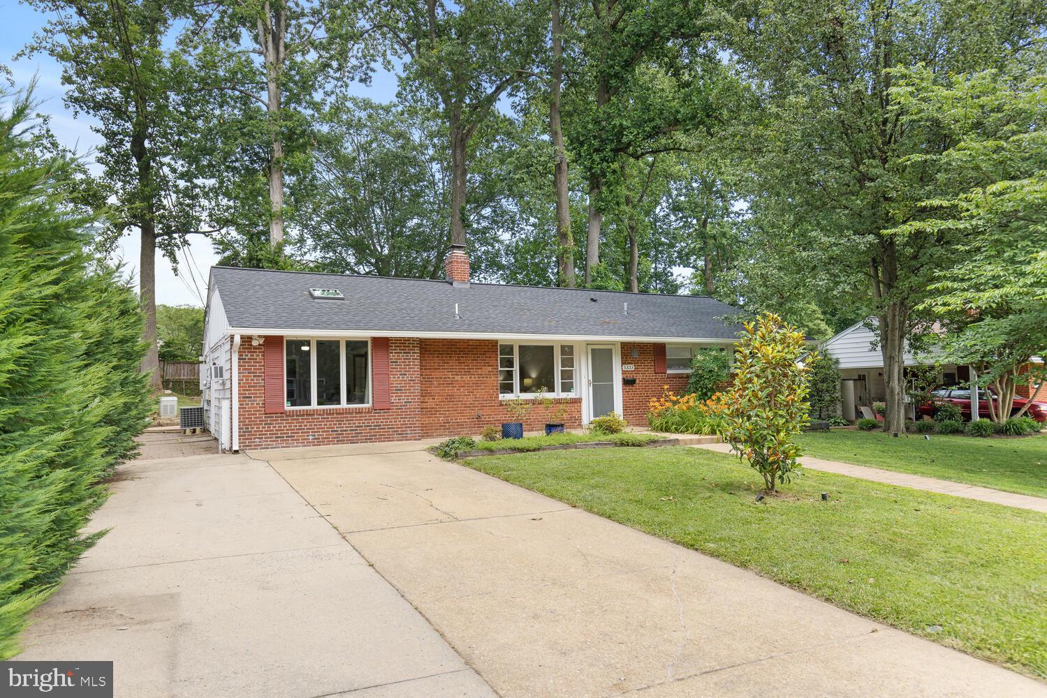 5333 Ravensworth Road Springfield, VA 22151 - Photo 8 of 38 Charming 3BR/1.5BA Rambler in North Springfield!