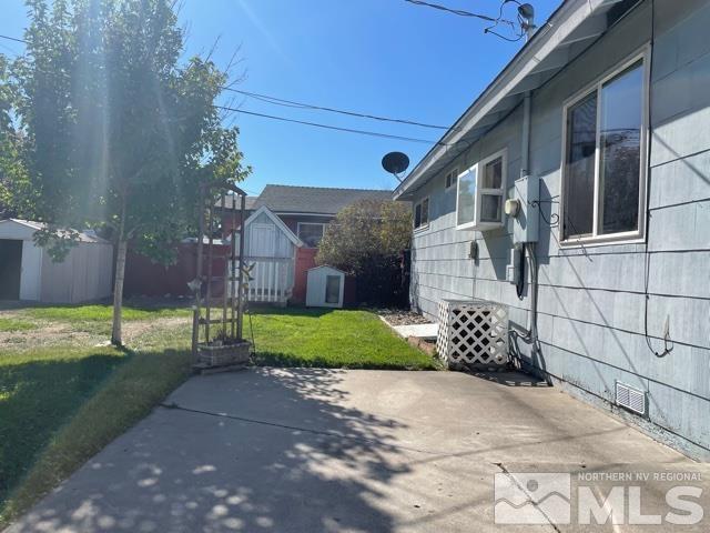 1650 Auburn Way Reno, NV 89502 - Photo 19 of 21 a view of a back yard of the house