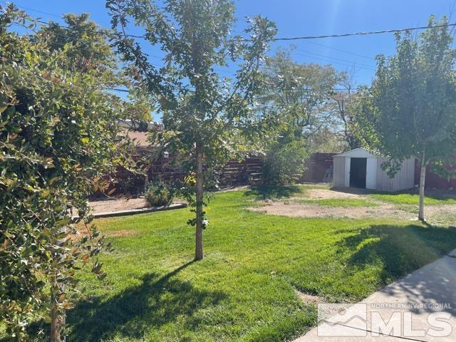 1650 Auburn Way Reno, NV 89502 - Photo 20 of 21 a view of a backyard with swimming pool
