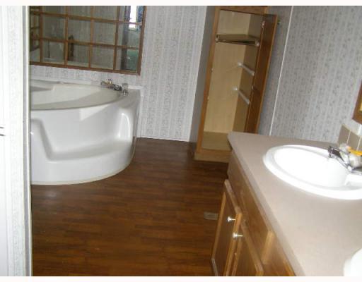 174 Brick Road Dunbar, PA 15431 - Photo 4 of 11 Master Bath/Spa.