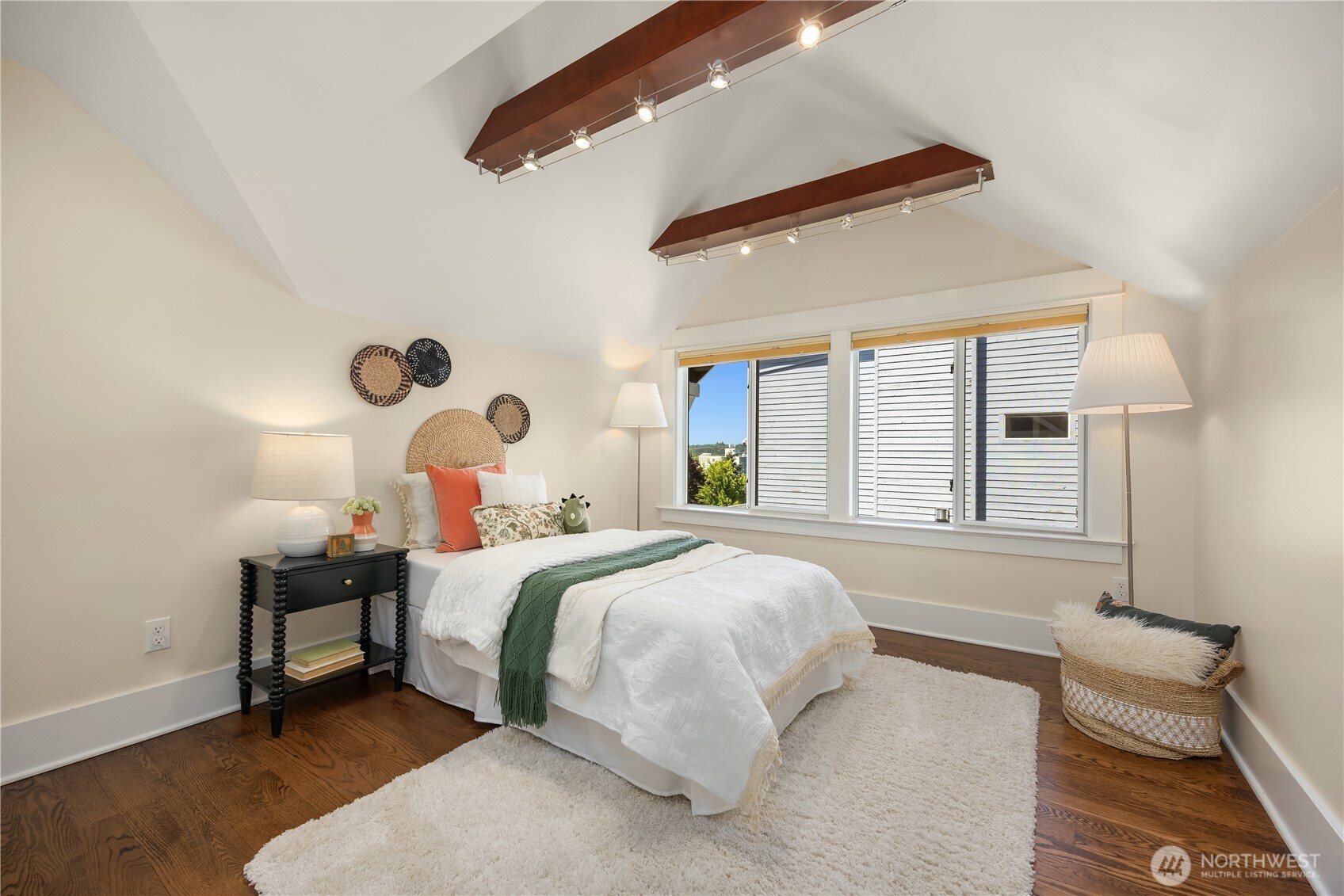 907 Northeast 72nd Street Seattle, WA 98115 - Photo 18 of 39