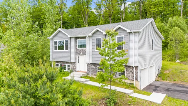 a view of a yard in front of house