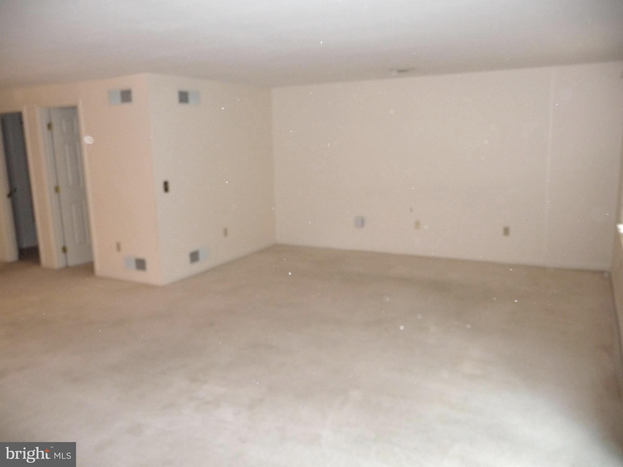 304 Stonegate Road York, PA 17408 - Photo 8 of 20 Gallery Image 8