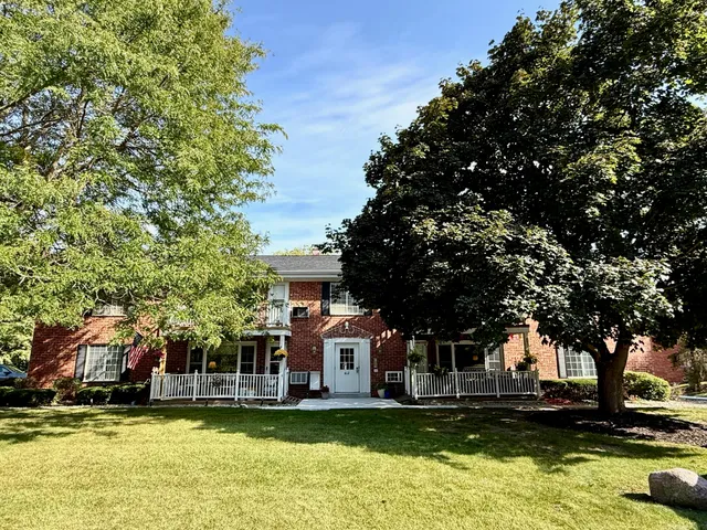 $198,000 | 612 Laurel Lake Road, Unit 8, Thiensville, WI 53092