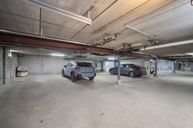 $198,000 | 612 Laurel Lake Road, Unit 8, Thiensville, WI 53092