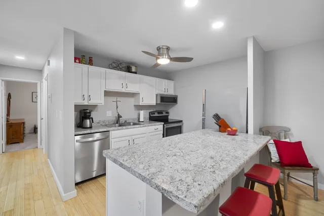 $198,000 | 612 Laurel Lake Road, Unit 8, Thiensville, WI 53092