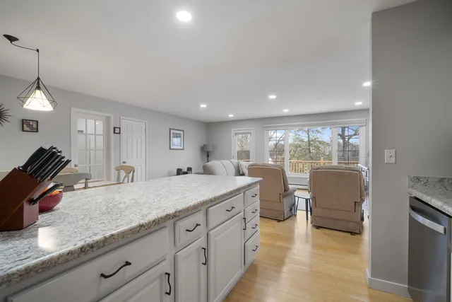 $198,000 | 612 Laurel Lake Road, Unit 8, Thiensville, WI 53092