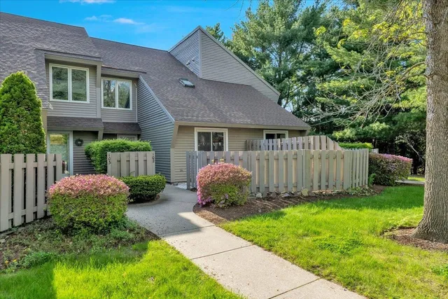 $899,900 | 102 South Beach Road, South Burlington, VT 05403