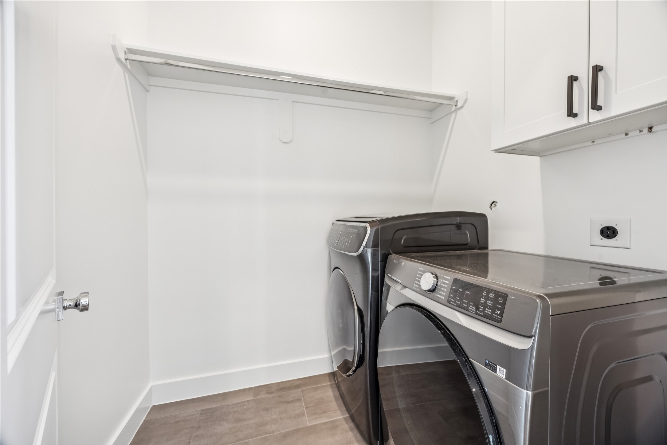 1812 West Webster Street Houston, TX 77019 - Photo 15 of 23 a utility room with dryer and washer