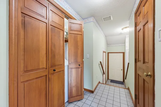 a picture of a cabinet