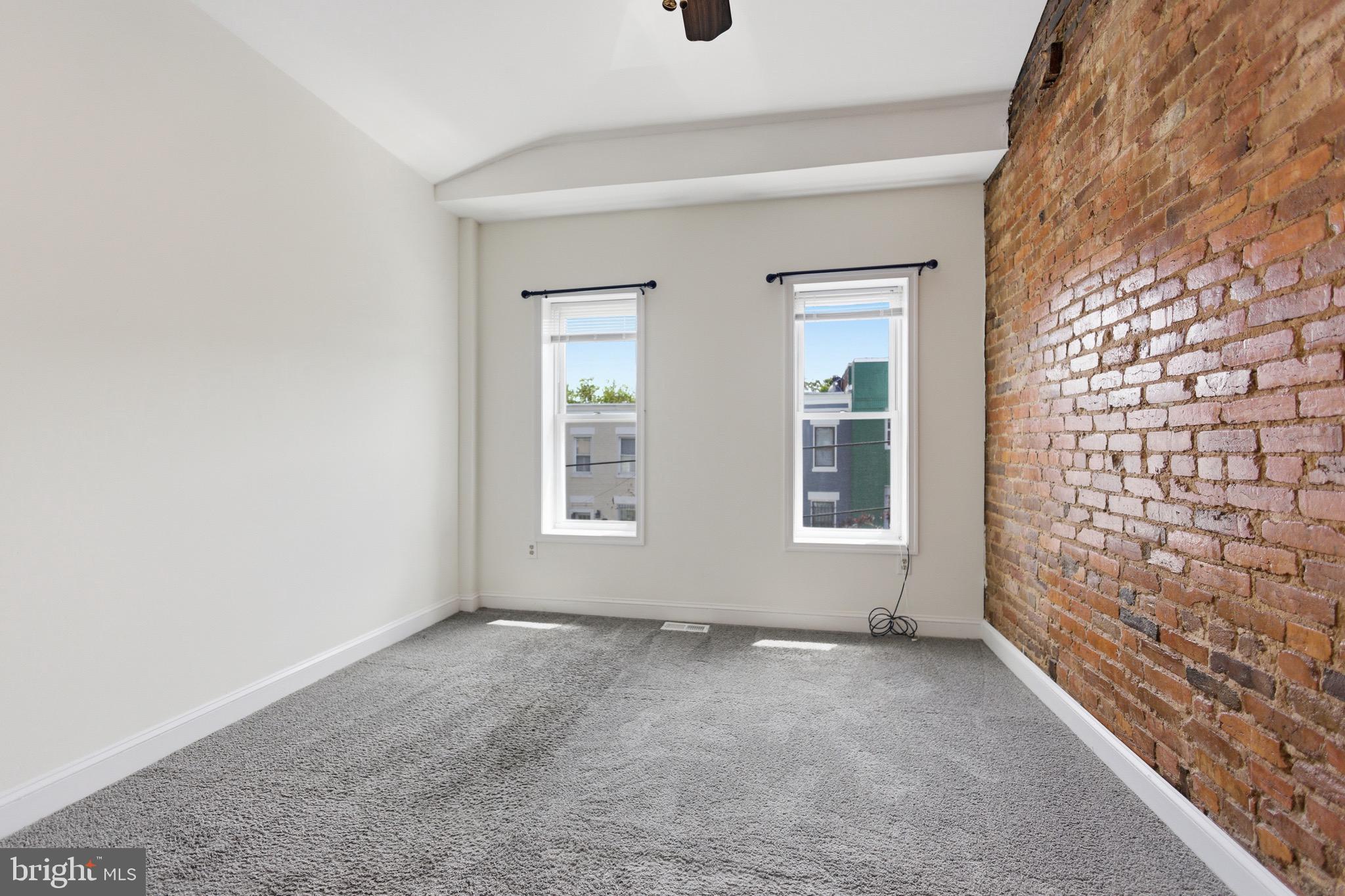 636 Columbia Road Northwest Washington, DC 20001 - Photo 21 of 60 an empty room with windows