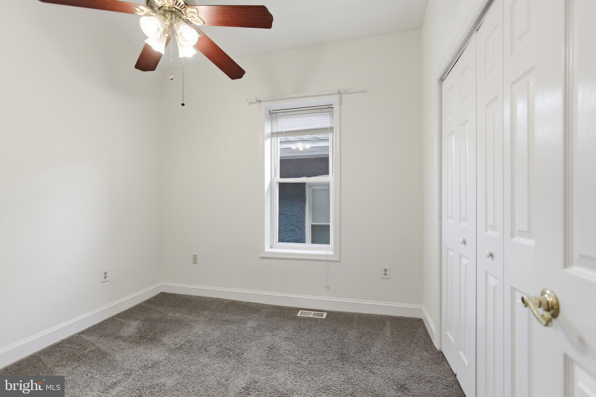 636 Columbia Road Northwest Washington, DC 20001 - Photo 23 of 60 an empty room with windows and closet