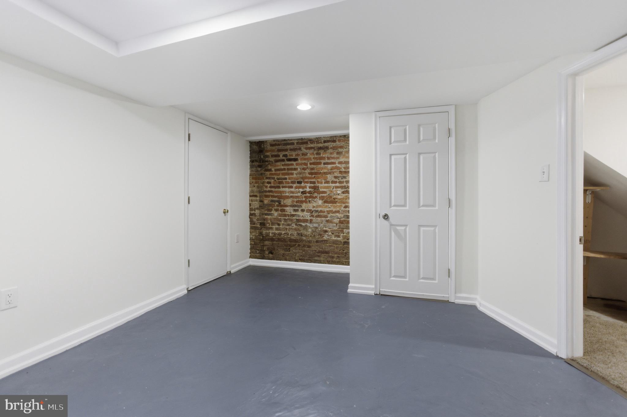 636 Columbia Road Northwest Washington, DC 20001 - Photo 39 of 60 a view of an empty room with a window