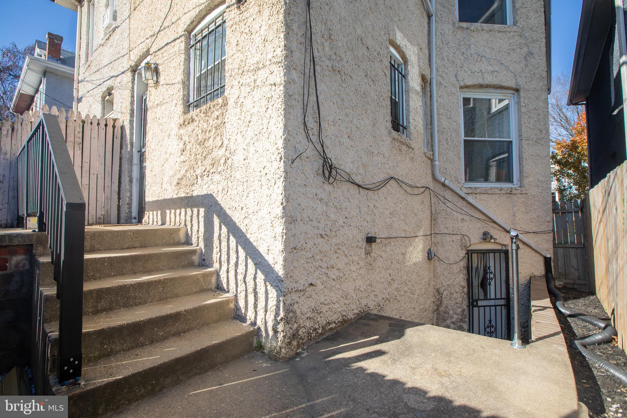 636 Columbia Road Northwest Washington, DC 20001 - Photo 59 of 60 a view of a entryway of a building