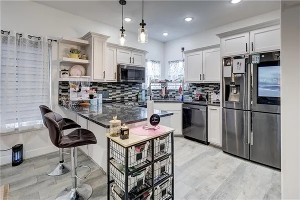 $379,900 | 1824 Silverback Way, Pittsburg, KS 66762