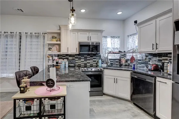 $379,900 | 1824 Silverback Way, Pittsburg, KS 66762