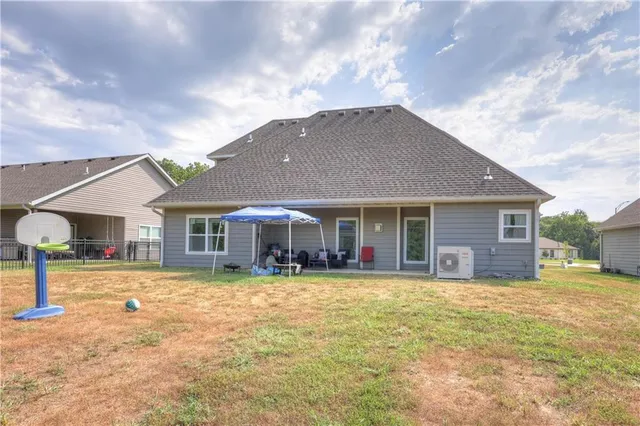 $385,000 | 1824 Silverback Way, Pittsburg, KS 66762