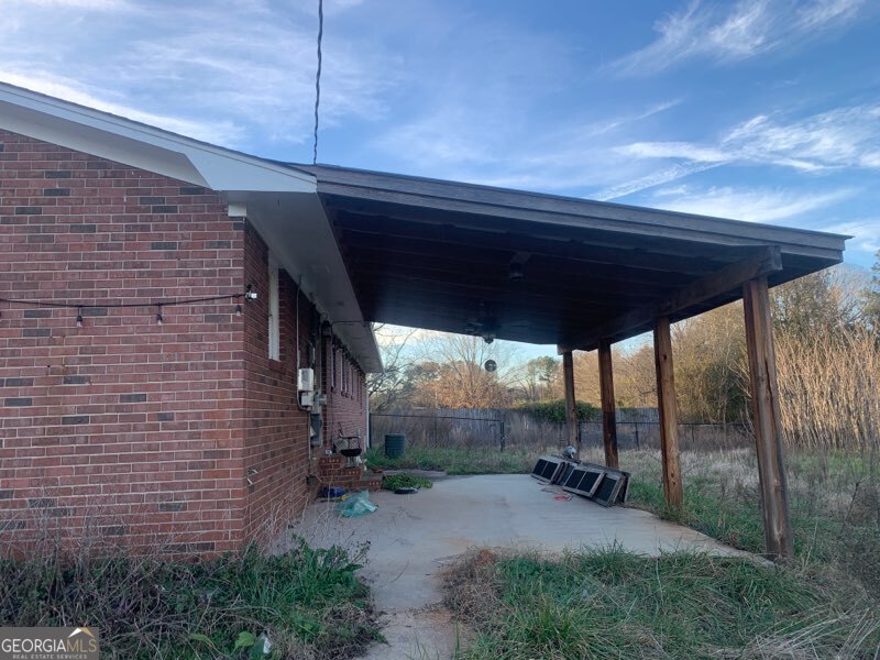 8750 Sandy Cross Road Carnesville, GA 30521 - Photo 6 of 6 a backyard of a house with table and chairs
