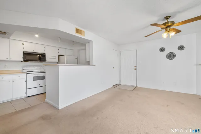 $205,000 | 82 Crown Knoll Court, Unit 151, Groton, CT 06340