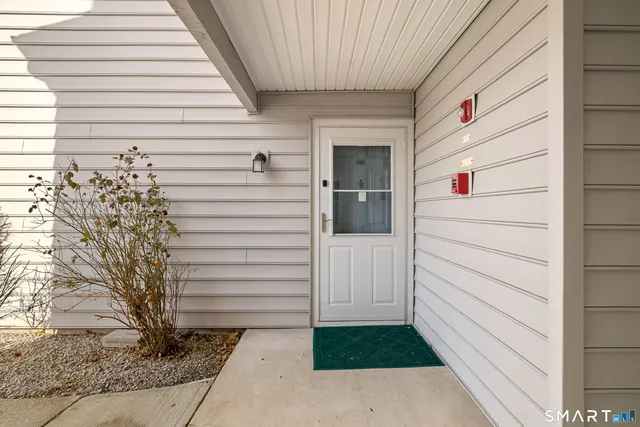 $205,000 | 82 Crown Knoll Court, Unit 151, Groton, CT 06340