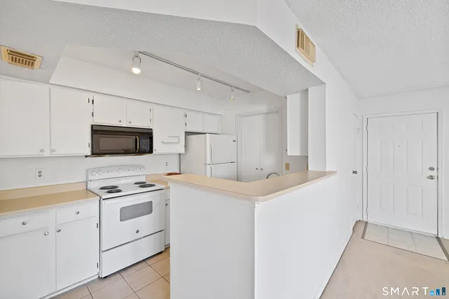 $205,000 | 82 Crown Knoll Court, Unit 151, Groton, CT 06340