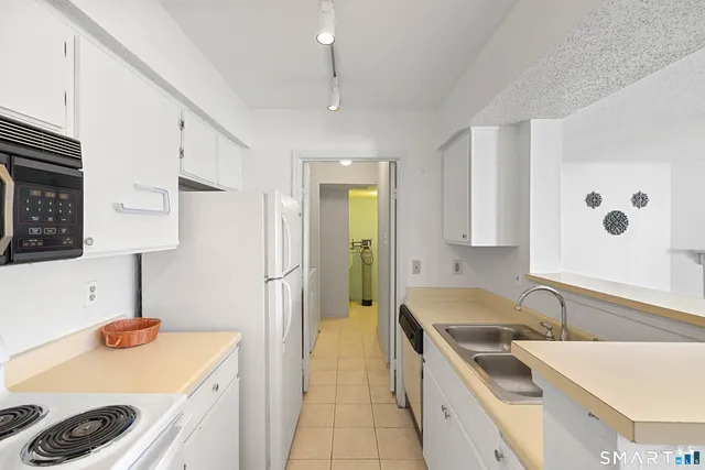 $205,000 | 82 Crown Knoll Court, Unit 151, Groton, CT 06340