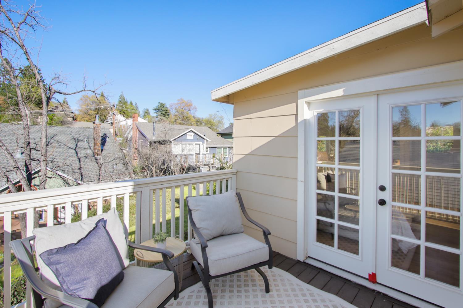 2905 Wood Street Placerville, CA 95667 - Photo 32 of 41 a balcony with table and chairs