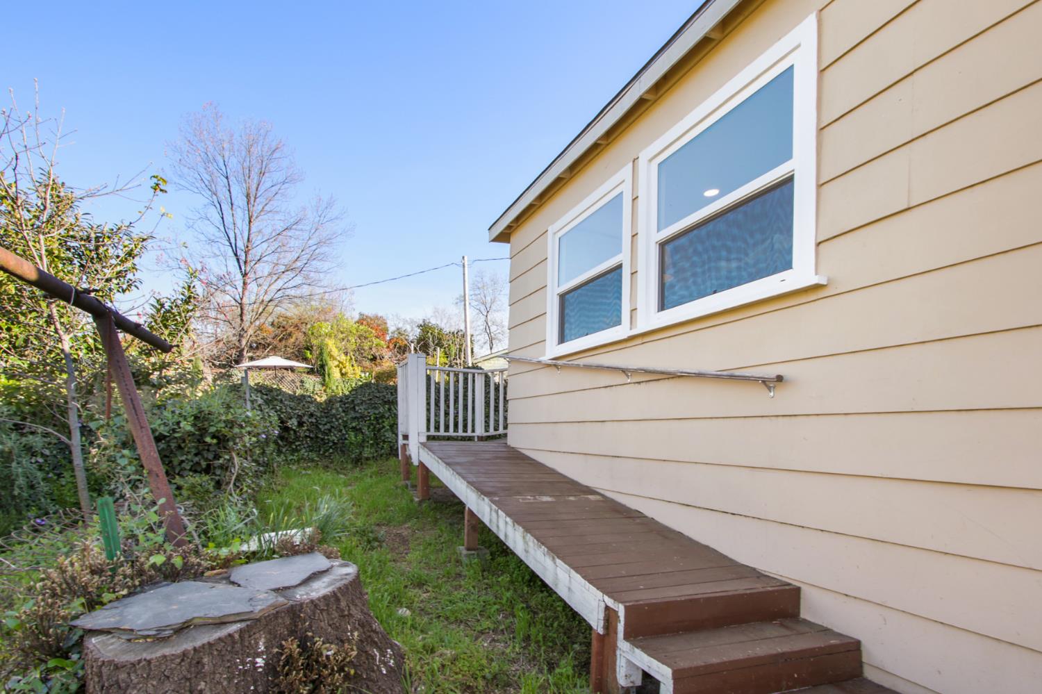 2905 Wood Street Placerville, CA 95667 - Photo 37 of 41 a view of a backyard with sitting area