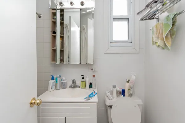 $3,500 | 2616 North Marshfield Avenue, Unit 2F, Chicago, IL 60614