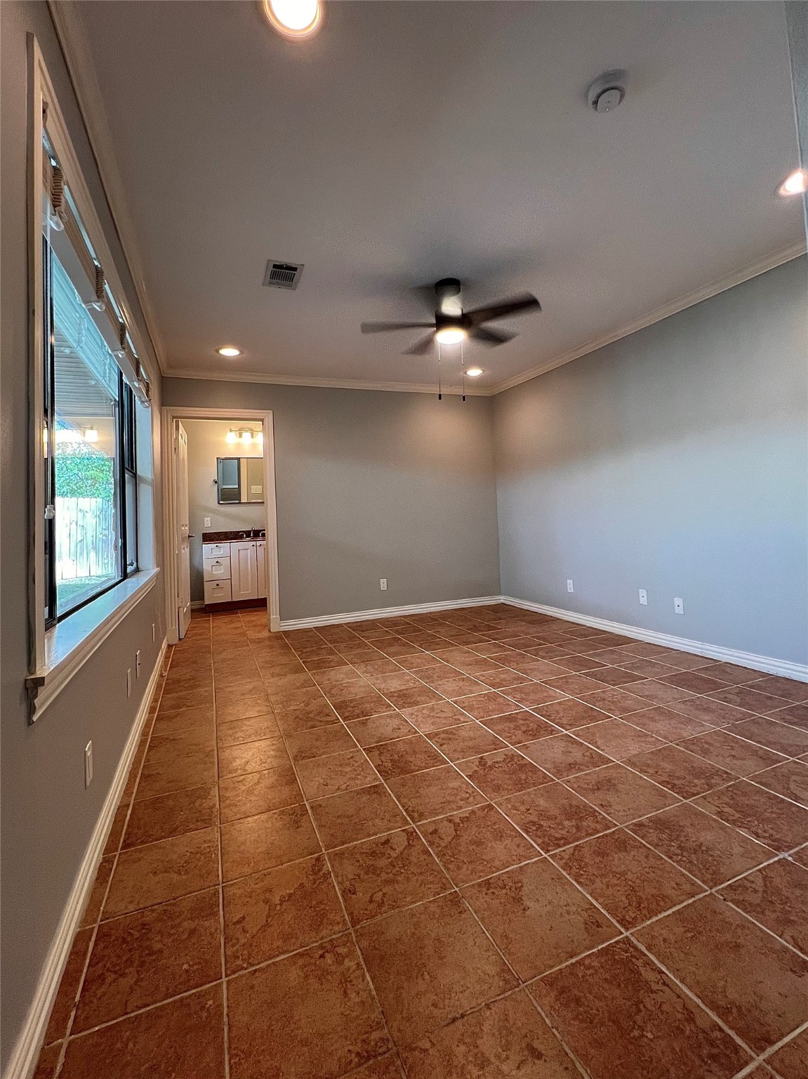 4218 Glebe Road Houston, TX 77018 - Photo 14 of 26 a view of an empty room with a window