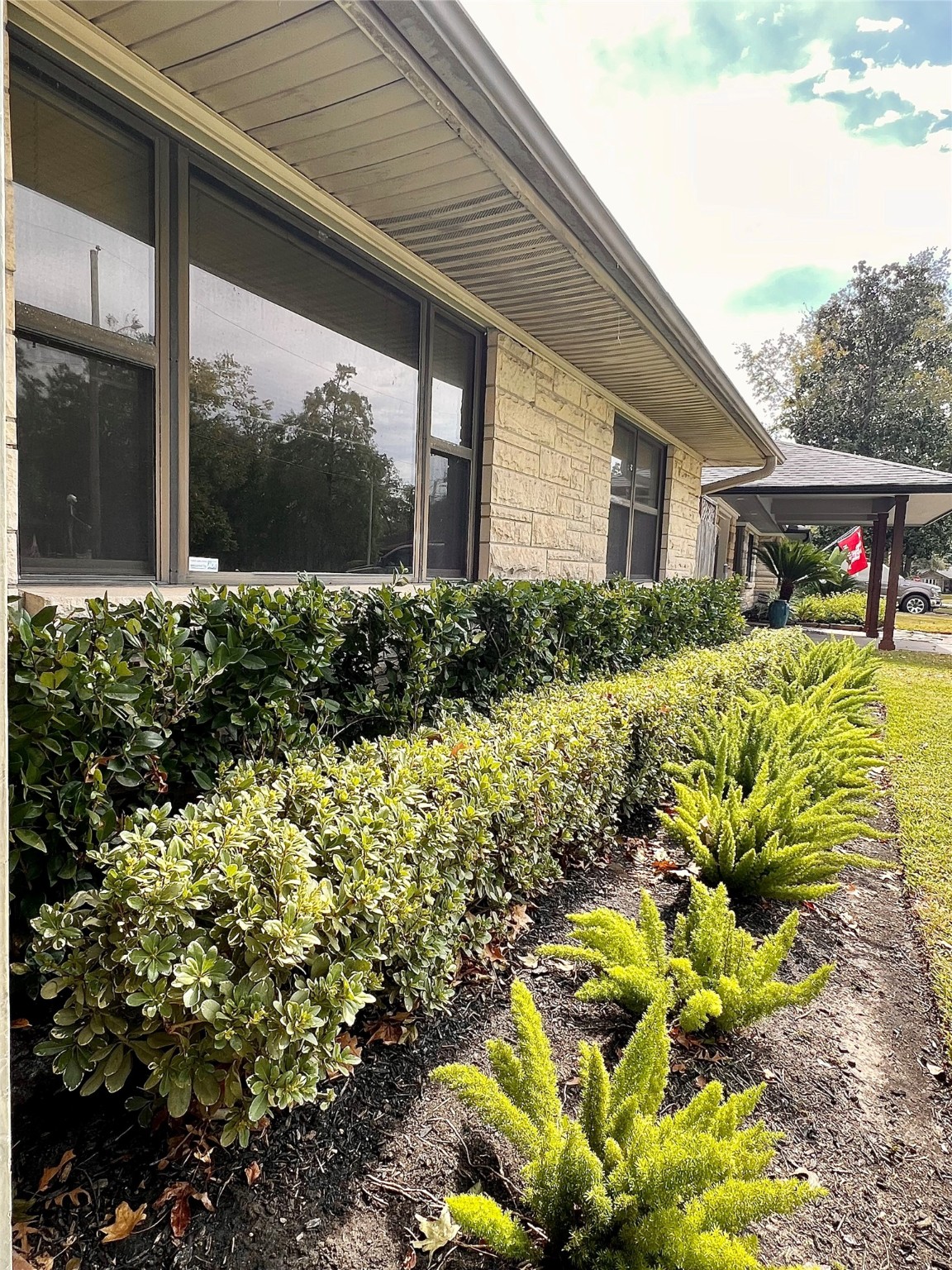 4218 Glebe Road Houston, TX 77018 - Photo 3 of 26 a front view of a house with a yard