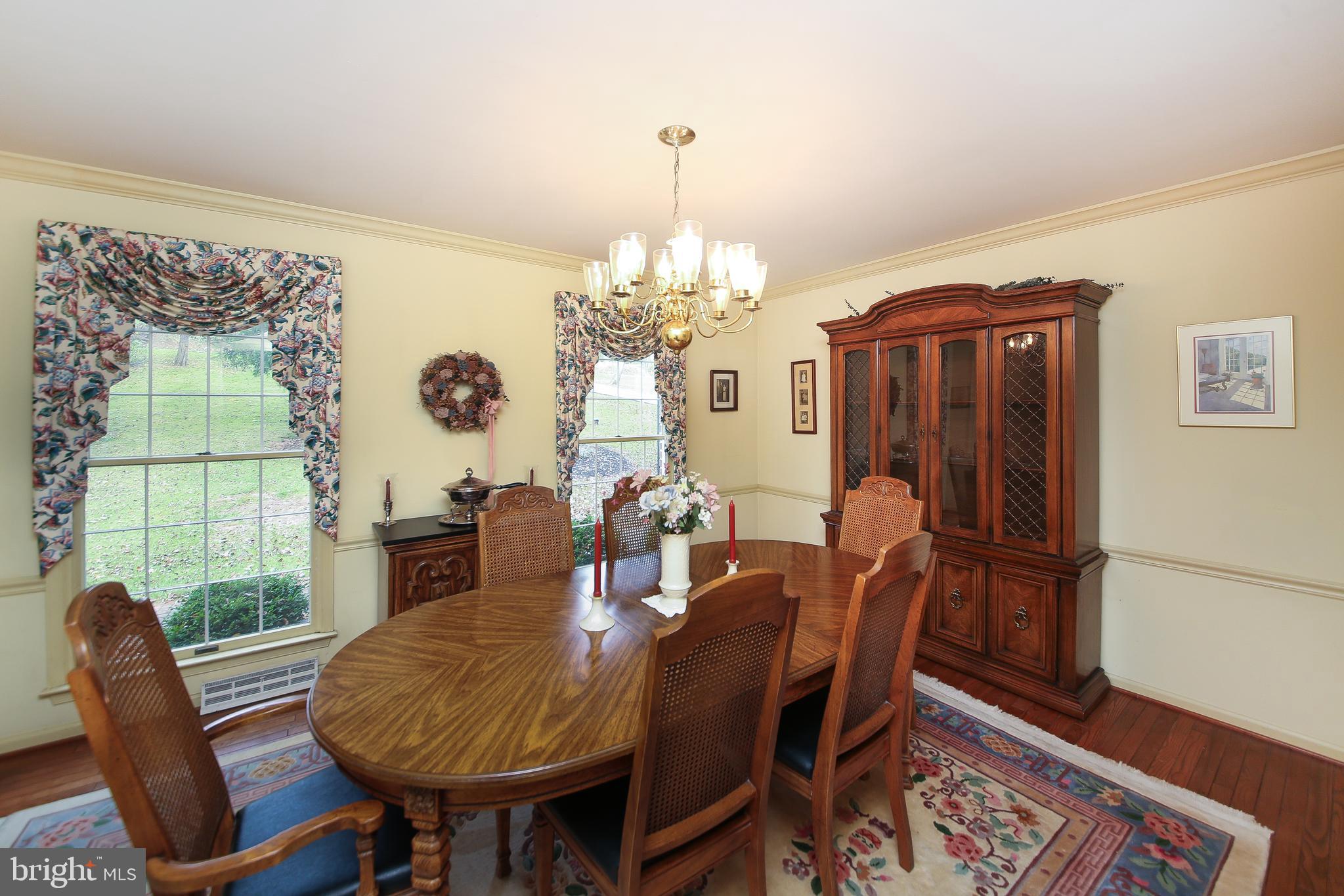 220 Woodhill Road Newtown, PA 18940 - Photo 13 of 28 Dining Rm
