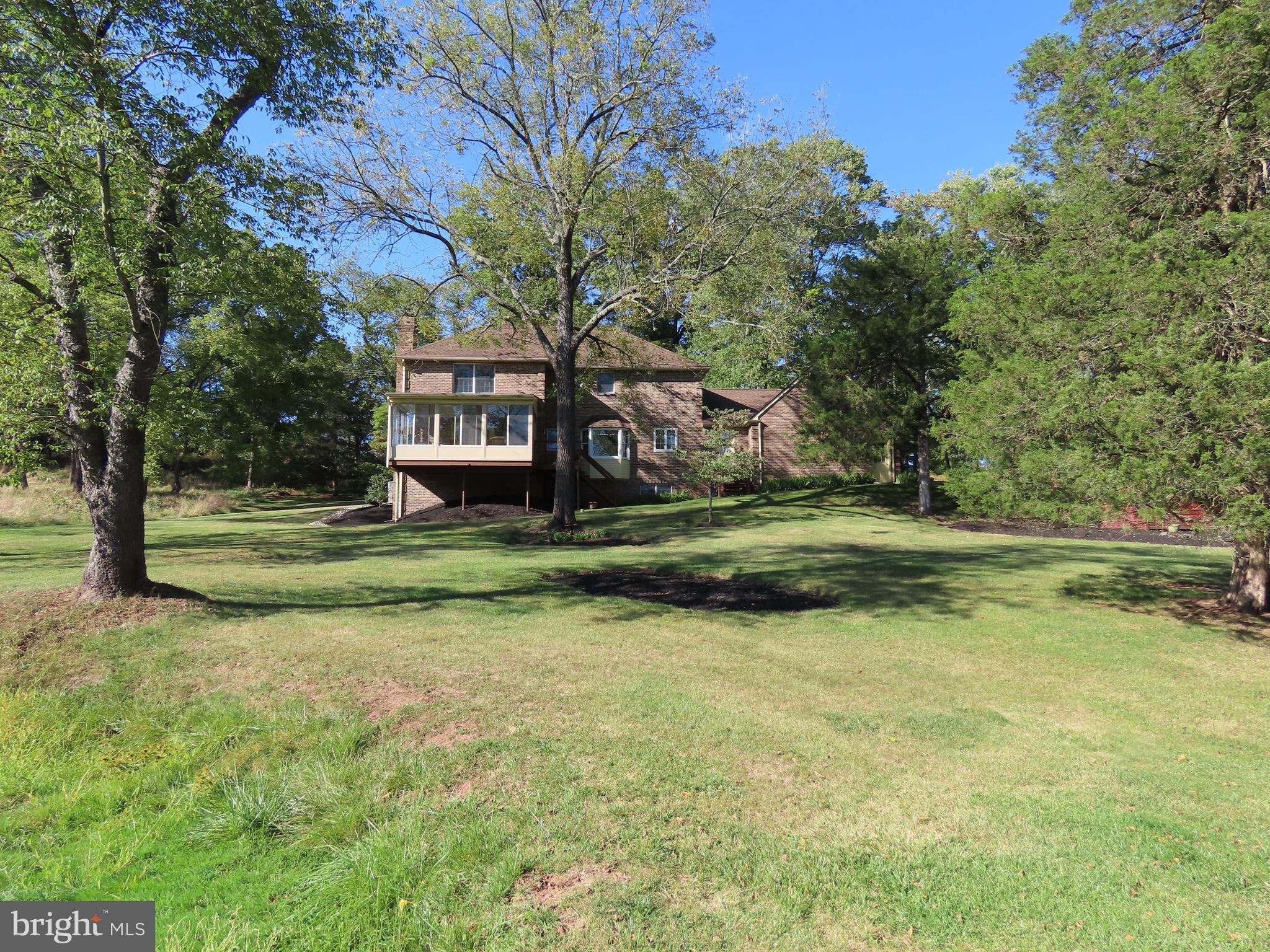 220 Woodhill Road Newtown, PA 18940 - Photo 2 of 28