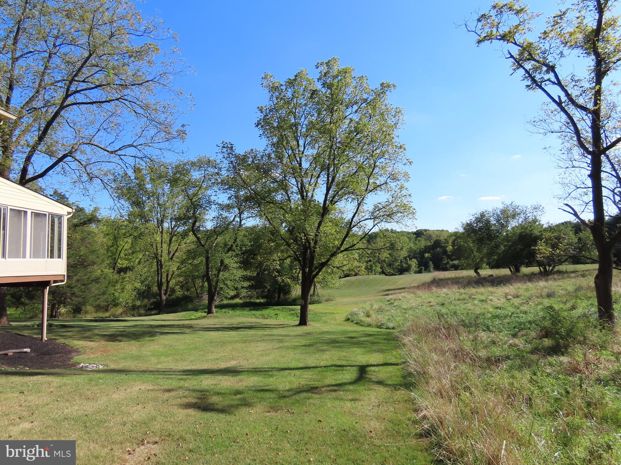 220 Woodhill Road Newtown, PA 18940 - Photo 3 of 28