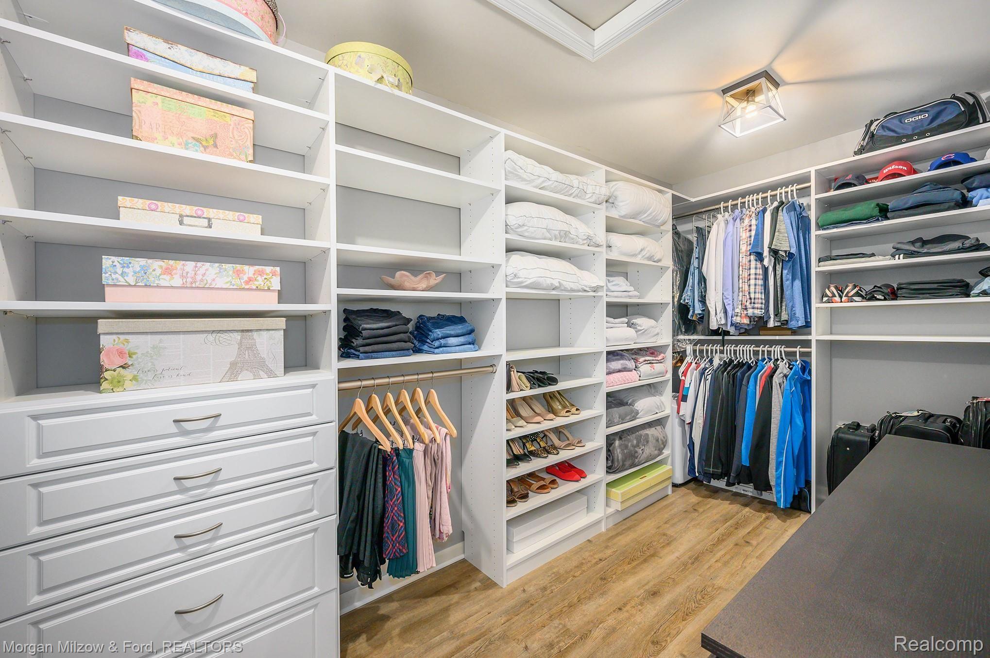 7005 Oakhurst Ridge Road Clarkston, MI 48348 - Photo 28 of 56 Expansive walk-in closet
