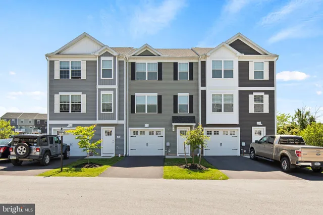 $2,274 | 2814 Pinewood Lane, Harrisburg, PA 17110