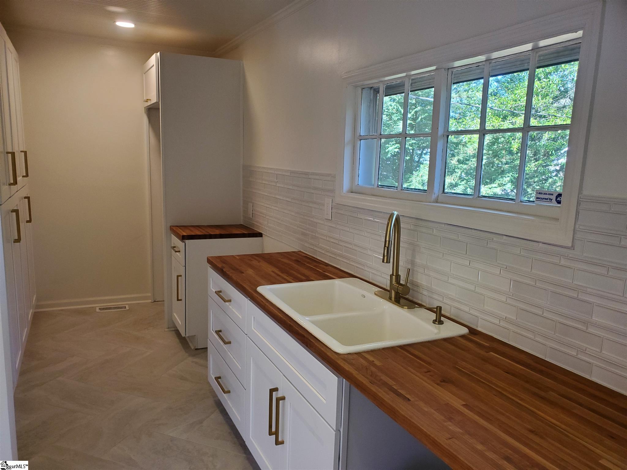 112 Perry Road Greenville, SC 29609 - Photo 2 of 16 Gallery Image 2