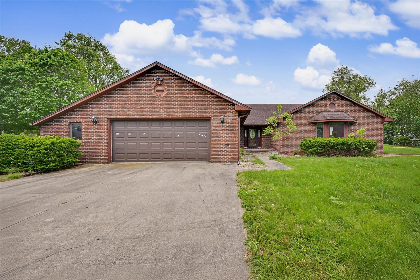 153 Lake Road Seymour, IL 61875 - Photo 2 of 37