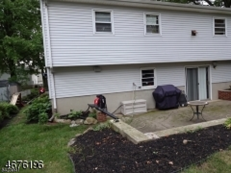 11 Laurelton Road Parsippany, NJ 07054 - Photo 2 of 13