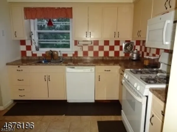 $4,200 | 11 Laurelton Road, Parsippany, NJ 07054