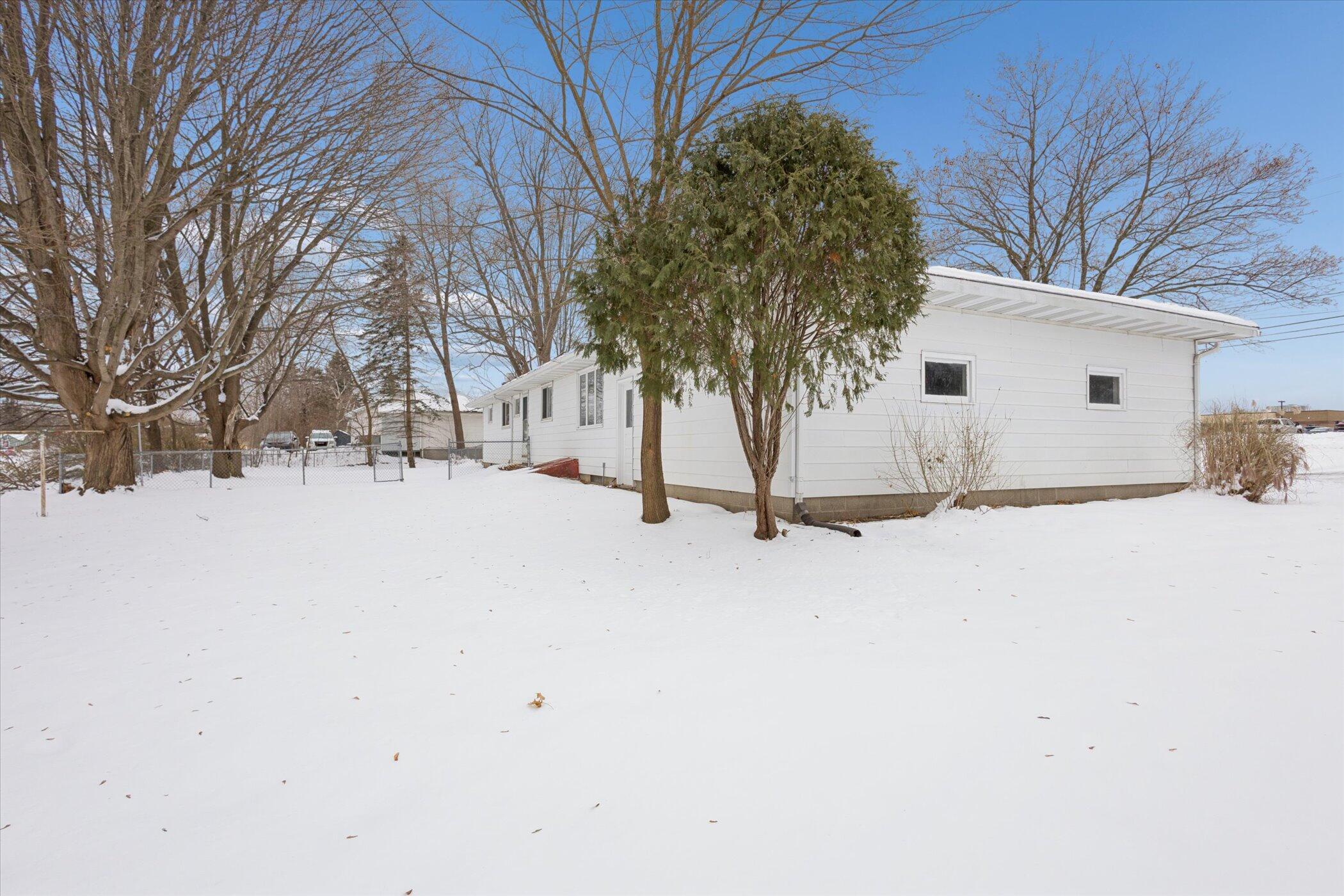 630 North State Street Stanton, MI 48888 - Photo 39 of 42 39-630 N State St Stanton, MI 48888-Win