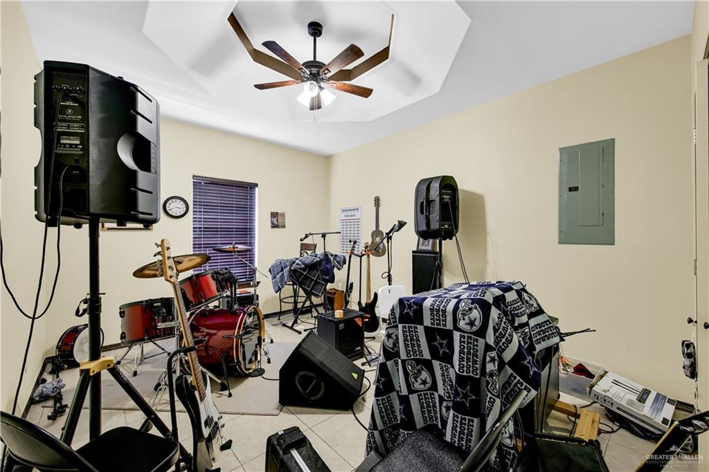 814 West 2nd Street Mission, TX 78572 - Photo 11 of 25 a view of a room with gym equipment