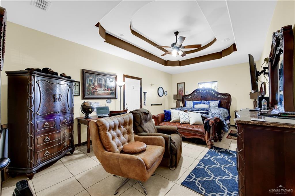 814 West 2nd Street Mission, TX 78572 - Photo 6 of 25 a living room with furniture a flat screen tv and a ceiling fan