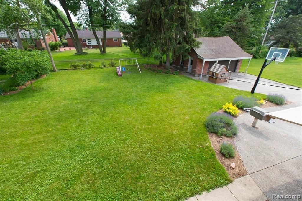 933 Hawthorne Road Grosse Pointe, MI 48236 - Photo 19 of 19 Yard