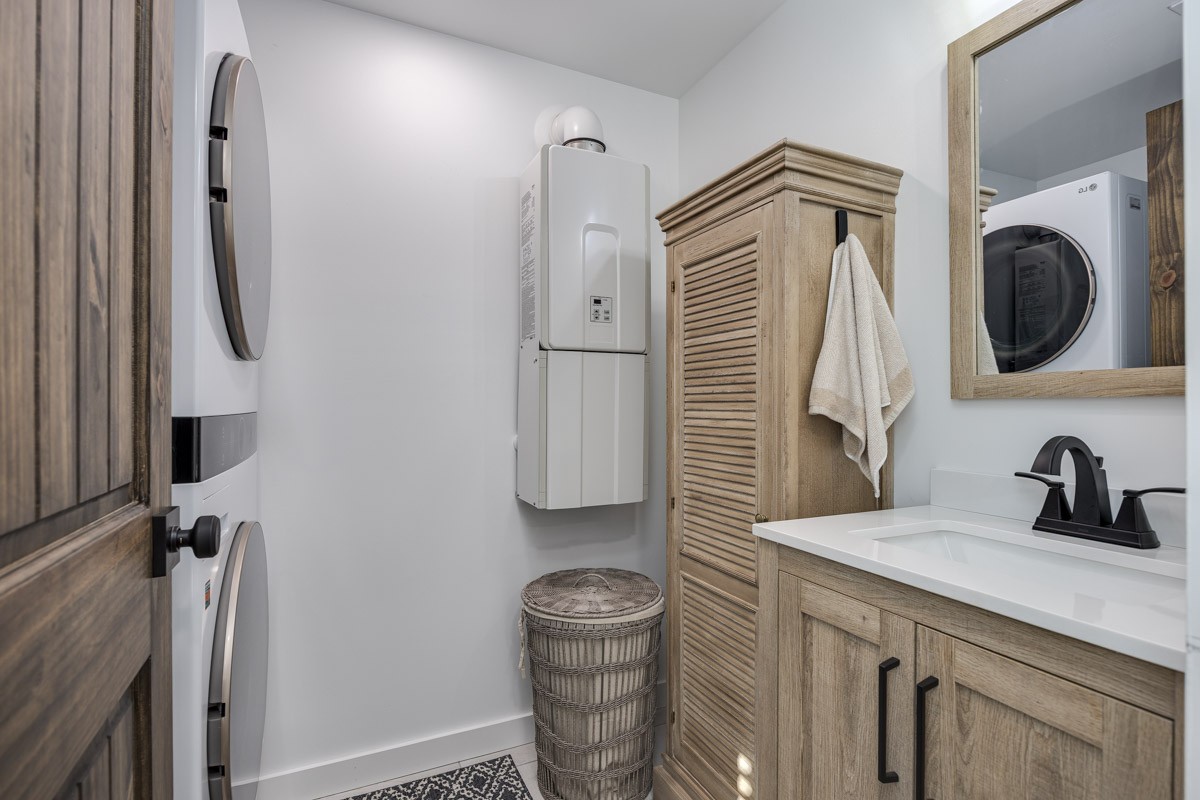 2900 Tanyard Hill Road Lynchburg, TN 37352 - Photo 59 of 83 a bathroom with a sink a toilet and shower