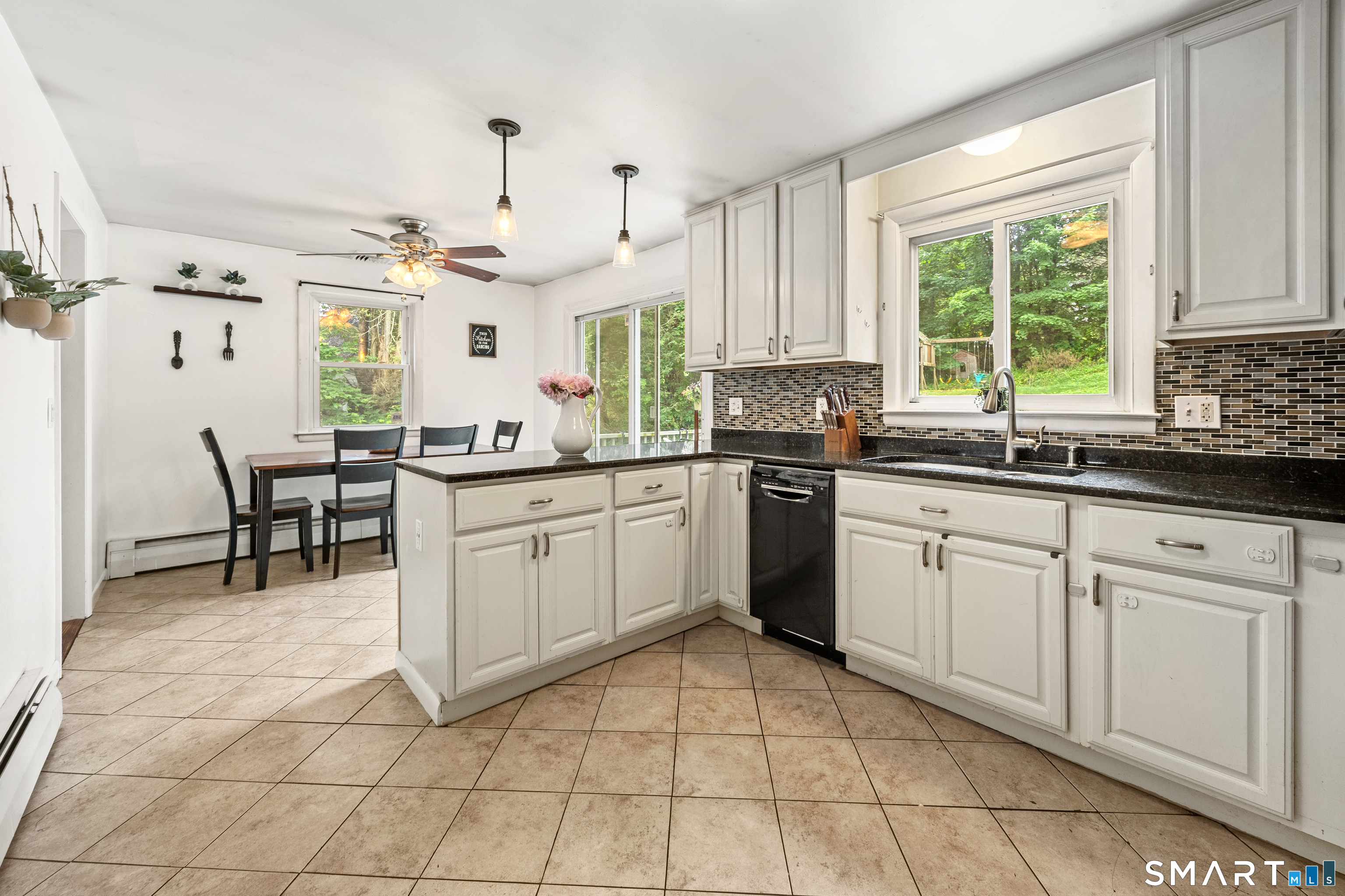277 Tryon Street Middletown, CT 06457 - Photo 7 of 23