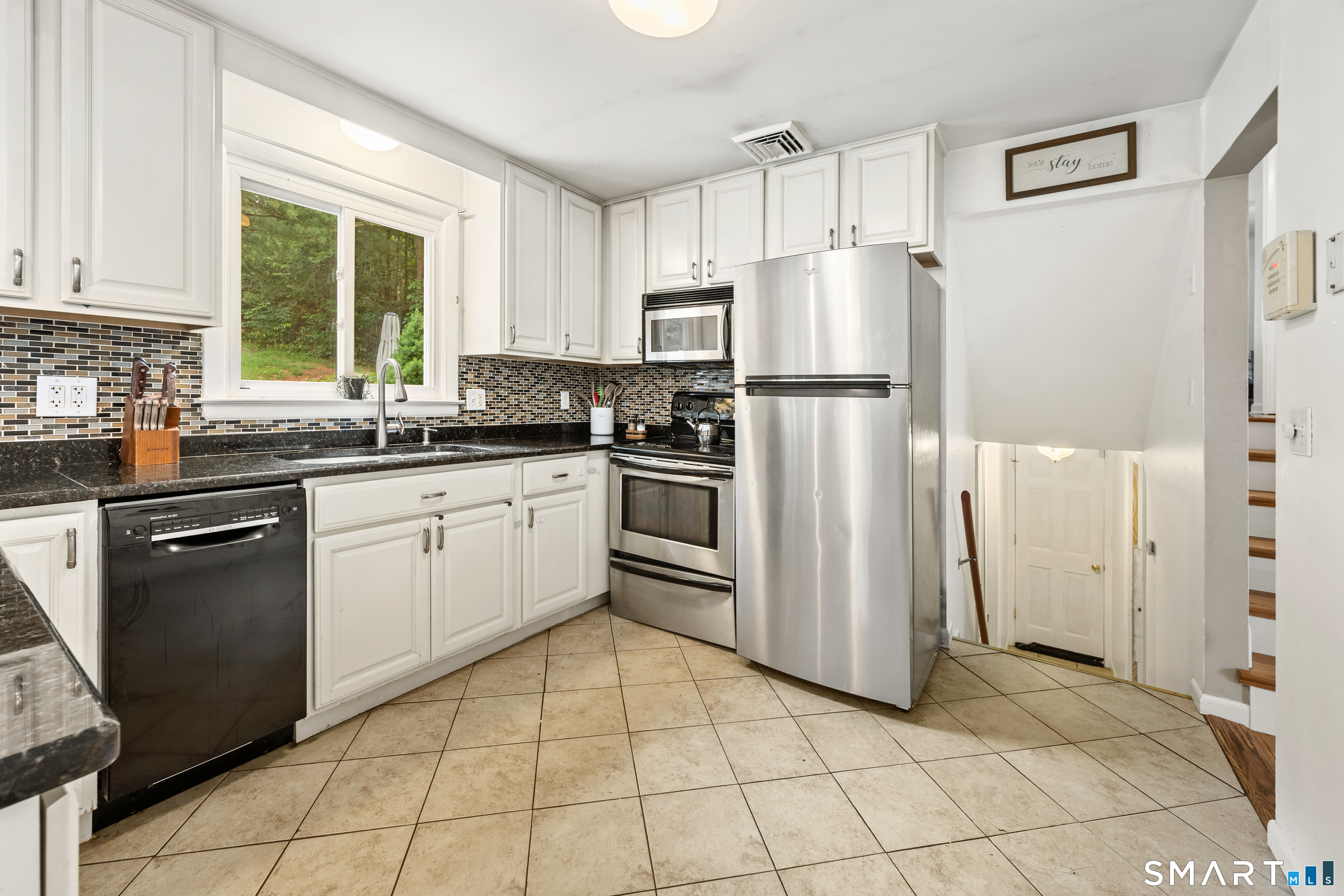 277 Tryon Street Middletown, CT 06457 - Photo 8 of 23