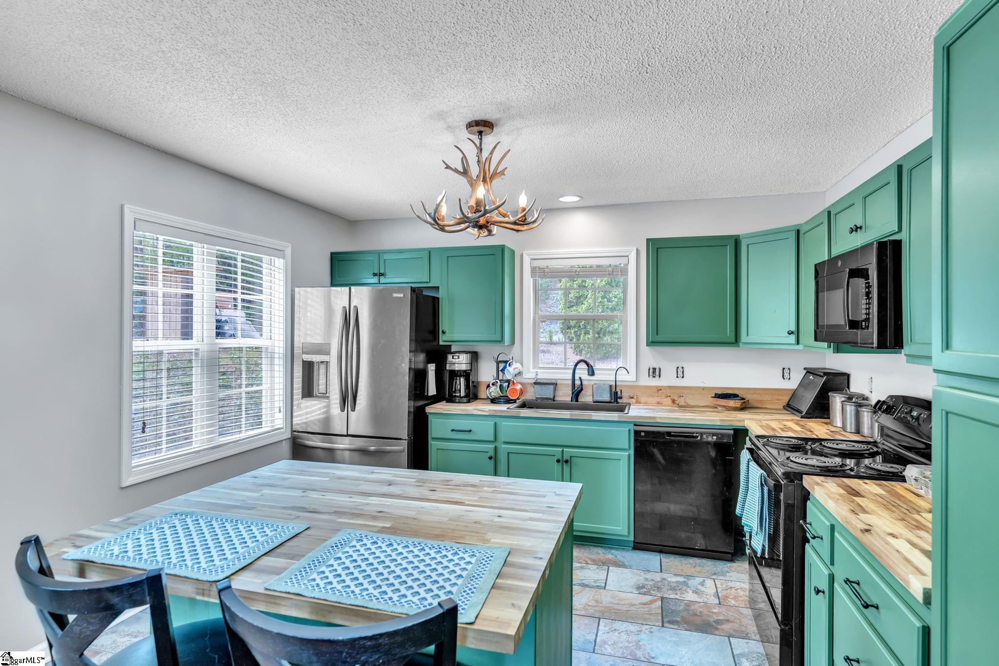 189 Caledonia Road Landrum, SC 29356 - Photo 14 of 42