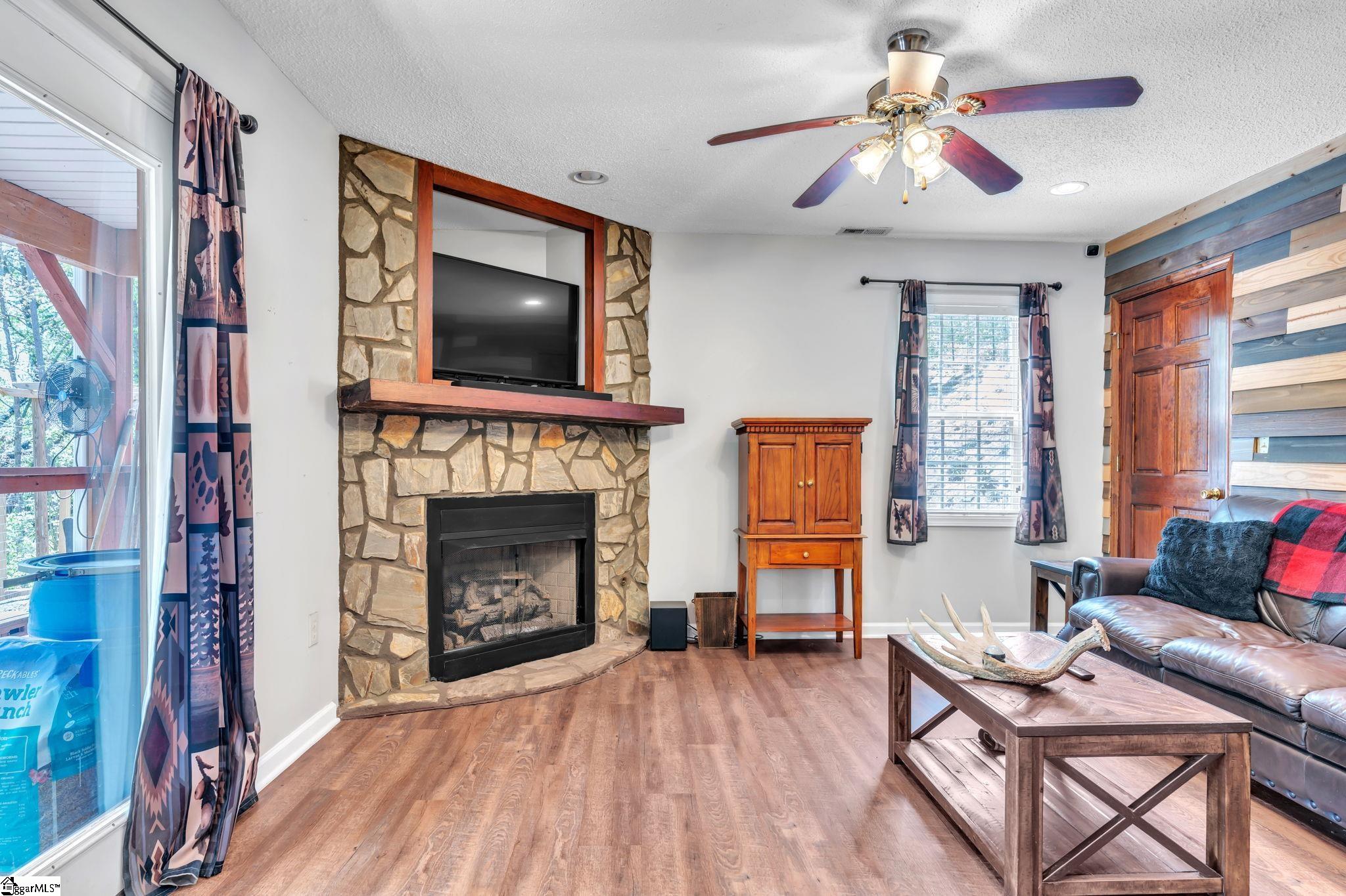 189 Caledonia Road Landrum, SC 29356 - Photo 7 of 42