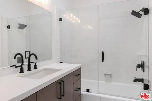 $8,000 | 511 San Vicente Boulevard, Unit 307, Santa Monica, CA 90402